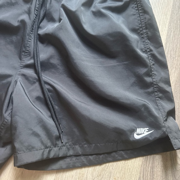 Nike Black Athletic Shorts - Picture 3 of 6